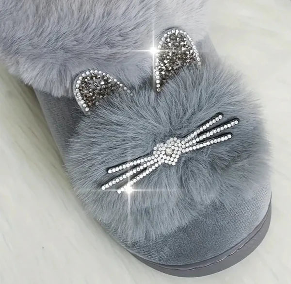 Chaussons douillets et confortables avec un joli chat en peluche et strass